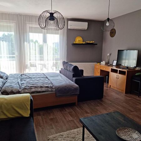 Relax Wellness Apartman Hajduszoboszlo Leilighet Eksteriør bilde
