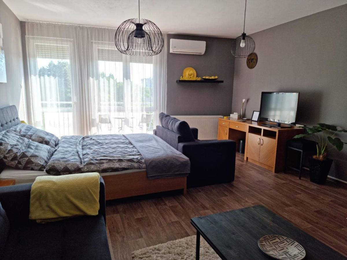 Relax Wellness Apartman Hajduszoboszlo Leilighet Eksteriør bilde