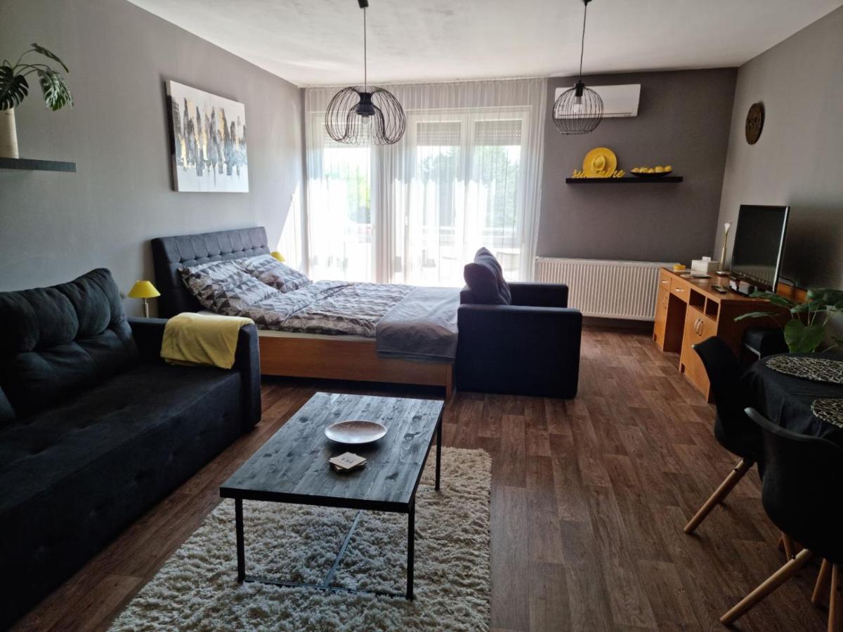 Relax Wellness Apartman Hajduszoboszlo Leilighet Eksteriør bilde
